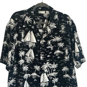 Island Shores Black & White Tropical Print Shirt Palm Trees & Sailboats Like New